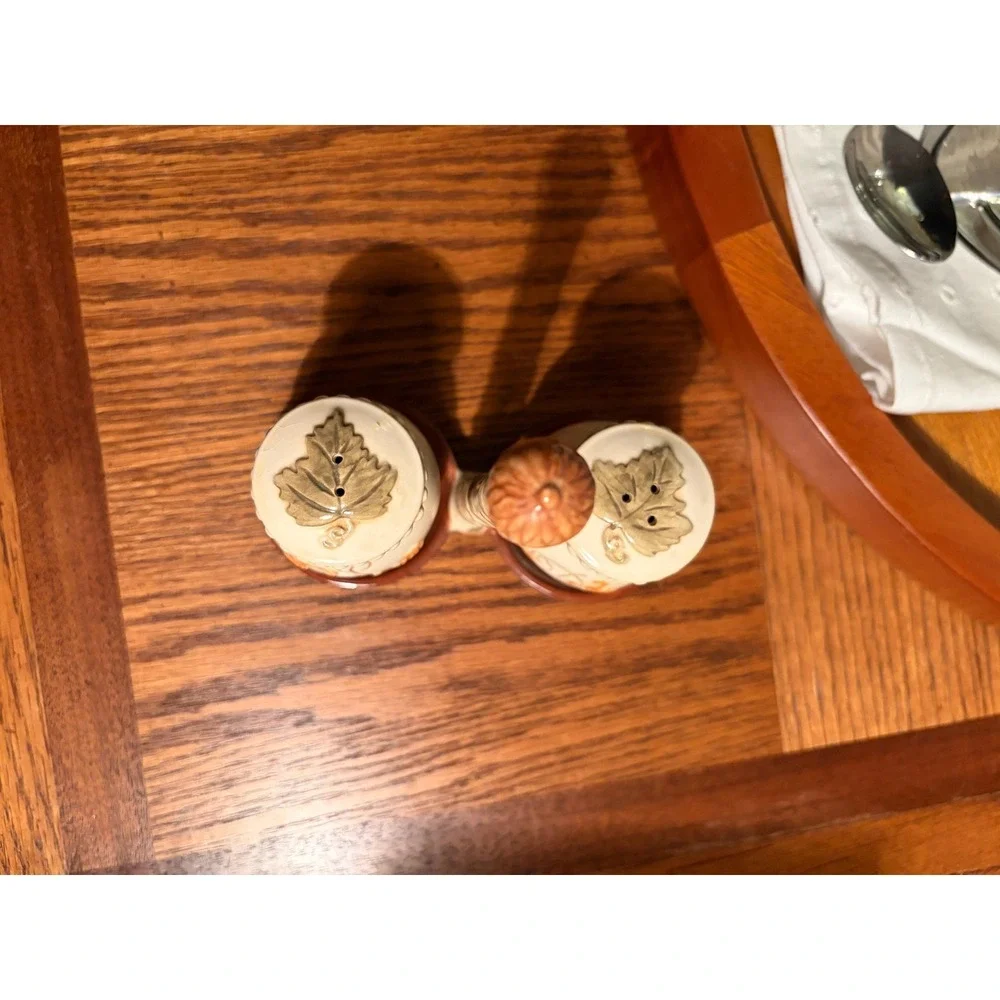 Vintage Acorn Salt and Pepper Shakers with Carrier,‎ Thanksgiving Table Decor,
